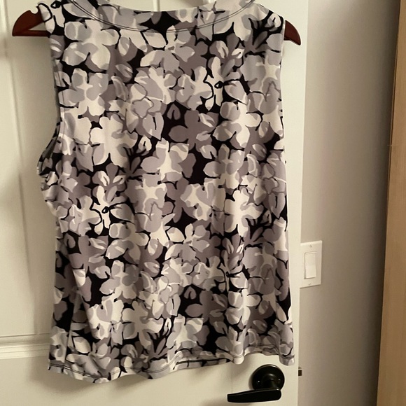 Black and white top - Picture 3 of 6